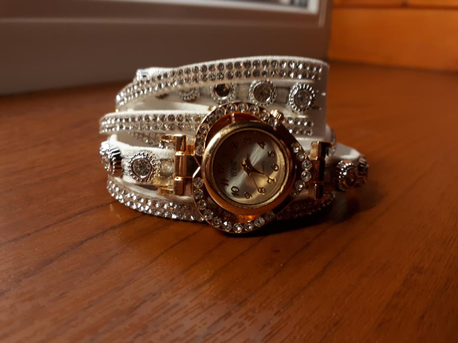 Лимитированная партия женских часов  - изображениe 2