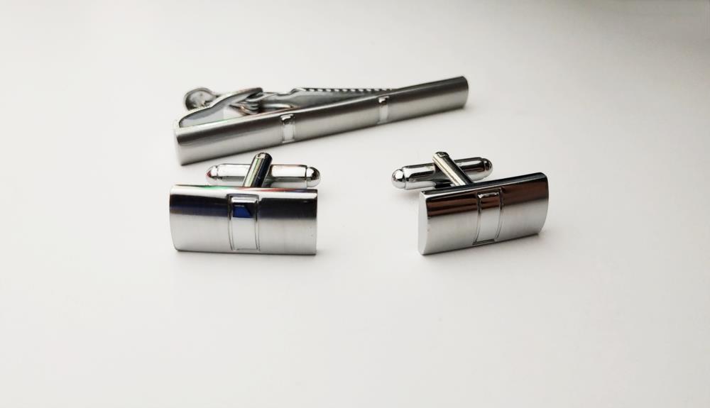Комплект серебристых запонок запонки с зажимом для галстука - изображениe 2