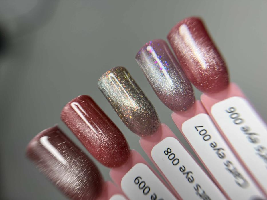 Магнітна Магія Серія Гель-лаків Izzy Cats Eye Котяче Око